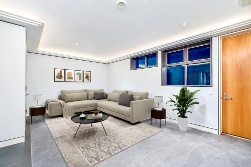 687 Beachview Drive, North Vancouver, BC 