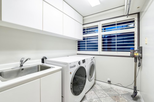 687 Beachview Drive, North Vancouver, BC 