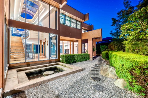 687 Beachview Drive, North Vancouver, BC 