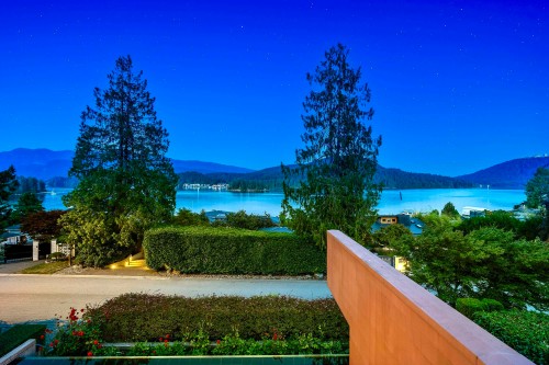 687 Beachview Drive, North Vancouver, BC 