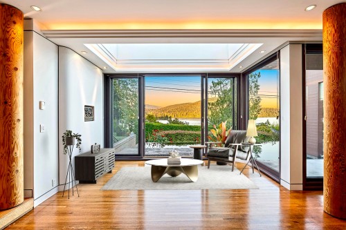 687 Beachview Drive, North Vancouver, BC 