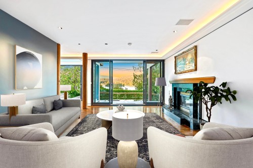 687 Beachview Drive, North Vancouver, BC 