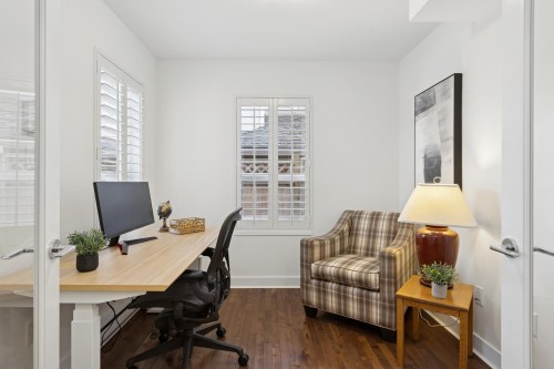 205 18Th Street E, North Vancouver, BC 