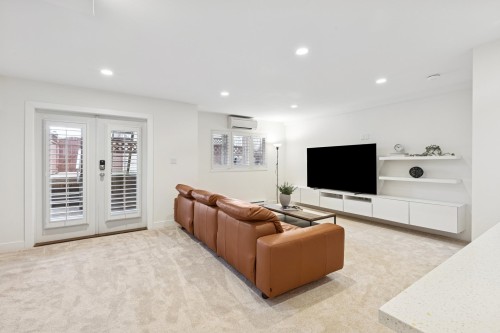 205 18Th Street E, North Vancouver, BC 