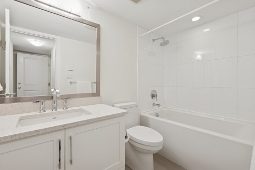 205 18Th Street E, North Vancouver, BC 