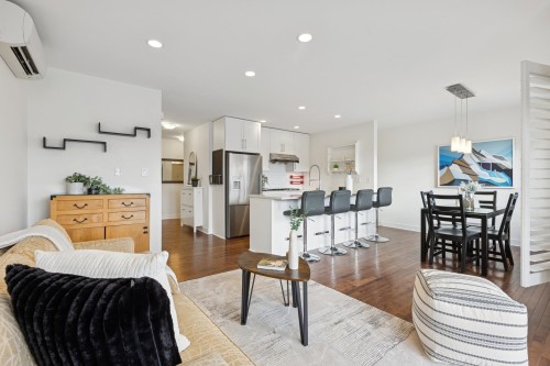 205 18Th Street E, North Vancouver, BC 