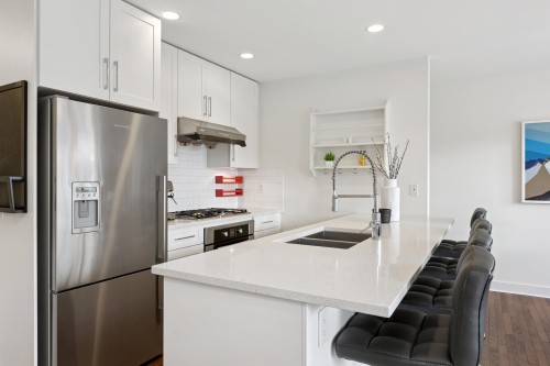 205 18Th Street E, North Vancouver, BC 