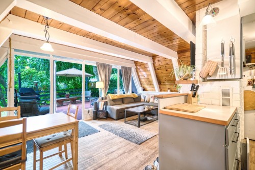 6582 Sunshine Coast Highway  Sechelt, BC V0N 3A8