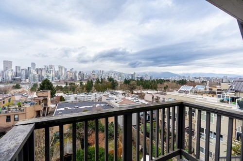 967 8Th Avenue W, Vancouver, BC 