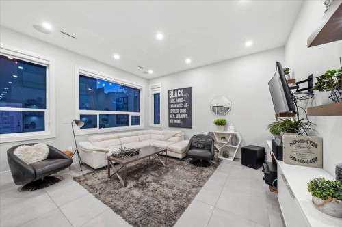 1041 Stewart Avenue, Coquitlam, BC 