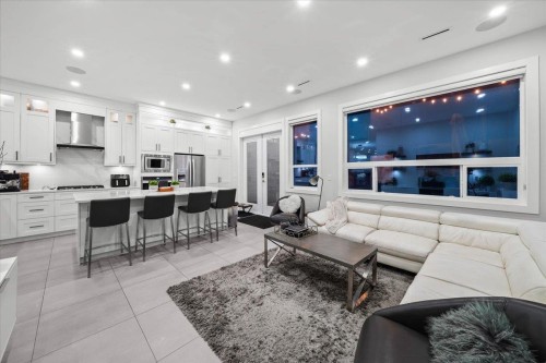 1041 Stewart Avenue, Coquitlam, BC 