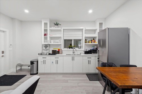 1041 Stewart Avenue, Coquitlam, BC 