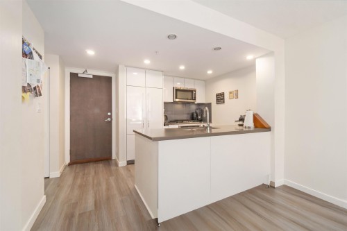1502-3096 Windsor Gate, Coquitlam, BC 
