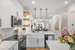 142-2000 Panorama Drive  Port Moody, BC V3H 5J5