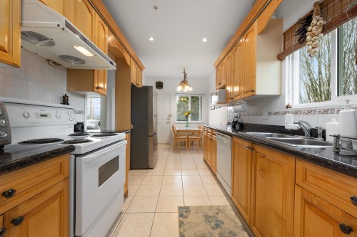 2423 4Th Avenue E, Vancouver, BC 