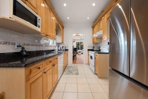 2423 4Th Avenue E, Vancouver, BC 