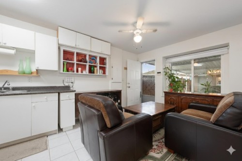 2423 4Th Avenue E, Vancouver, BC 