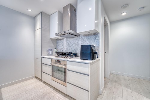 1711-6098 Station Street, Burnaby, BC 