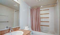 2905-909 Mainland Street  Vancouver, BC V6B 1S3