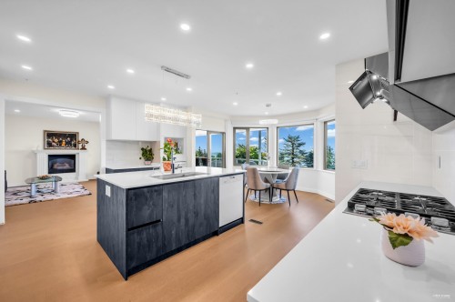 2662 Chelsea Place, West Vancouver, BC 