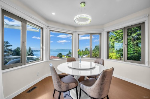 2662 Chelsea Place, West Vancouver, BC 