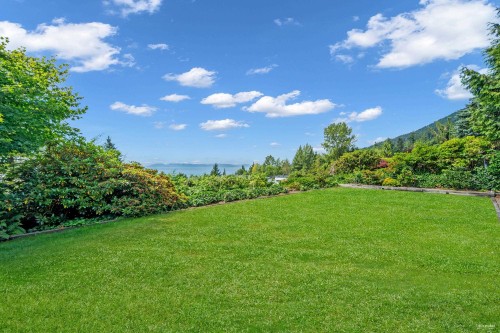 2662 Chelsea Place, West Vancouver, BC 
