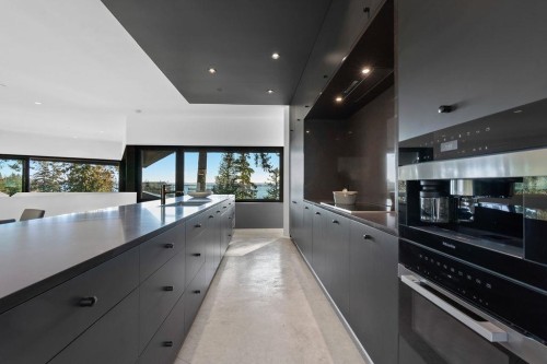 4166 Rose Crescent, West Vancouver, BC 