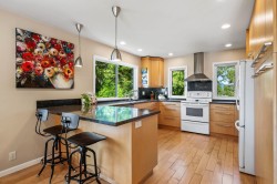 935 Stardale Avenue  Coquitlam, BC V3J 4W1