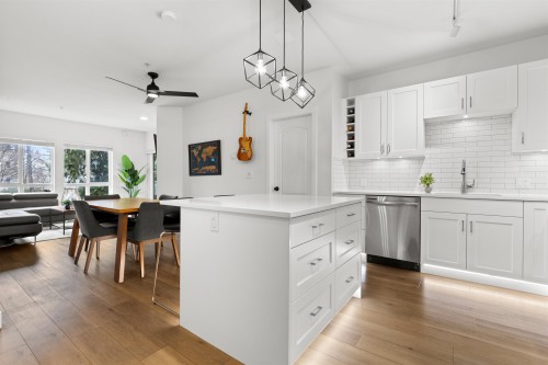 212-19091 Mcmyn Road  Pitt Meadows, BC V3Y 2S8