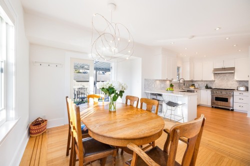 404 15Th Street E, North Vancouver, BC 