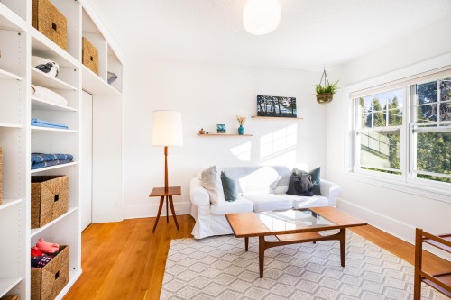 404 15Th Street E, North Vancouver, BC 