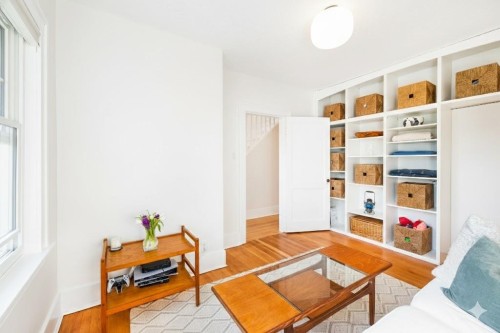 404 15Th Street E, North Vancouver, BC 