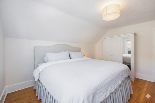 404 15Th Street E, North Vancouver, BC 