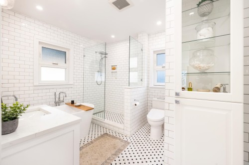 404 15Th Street E, North Vancouver, BC 