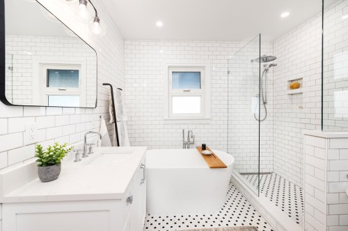 404 15Th Street E, North Vancouver, BC 