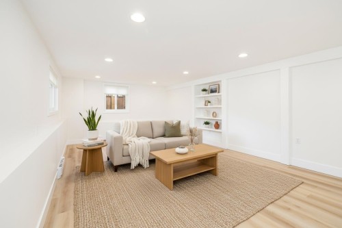 404 15Th Street E, North Vancouver, BC 