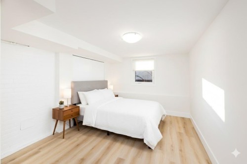 404 15Th Street E, North Vancouver, BC 