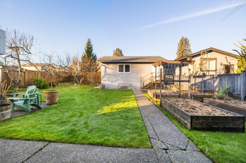 404 15Th Street E, North Vancouver, BC 