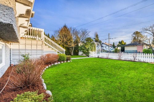 404 15Th Street E, North Vancouver, BC 