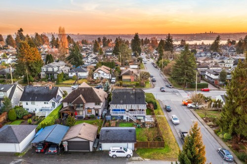 404 15Th Street E, North Vancouver, BC 