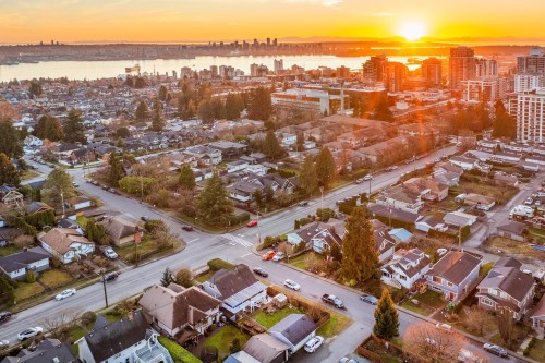 404 15Th Street E, North Vancouver, BC 