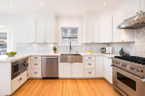 404 15Th Street E, North Vancouver, BC 