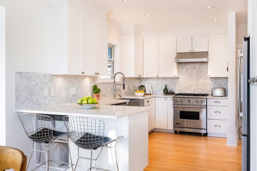 404 15Th Street E, North Vancouver, BC 