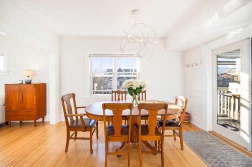 404 15Th Street E, North Vancouver, BC 