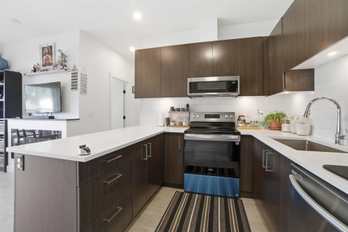 204-1633 Tatlow Avenue, North Vancouver, BC 