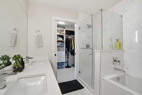 204-1633 Tatlow Avenue, North Vancouver, BC 