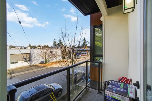 204-1633 Tatlow Avenue, North Vancouver, BC 