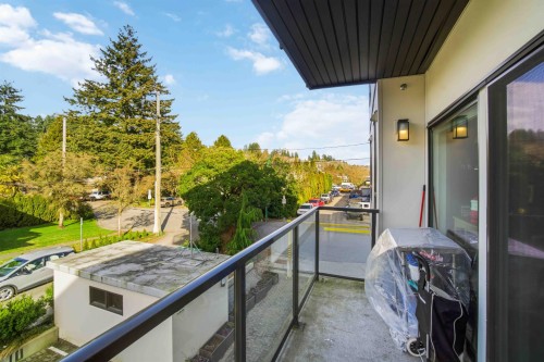 204-1633 Tatlow Avenue, North Vancouver, BC 