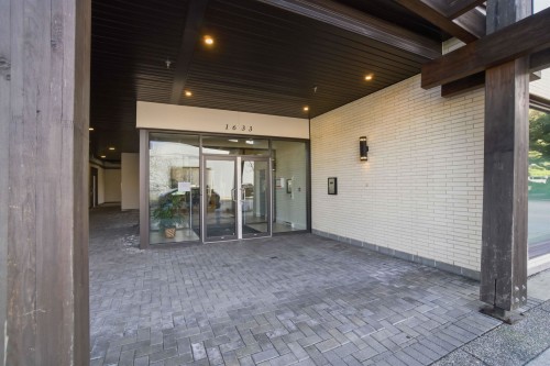 204-1633 Tatlow Avenue, North Vancouver, BC 