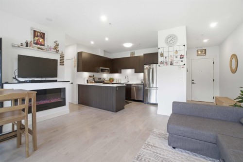 204-1633 Tatlow Avenue, North Vancouver, BC 